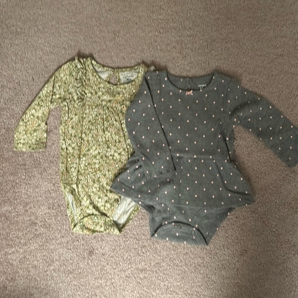 Bundle of 2 Carter’s long sleeve onesies, 18 months - Picture 1 of 7